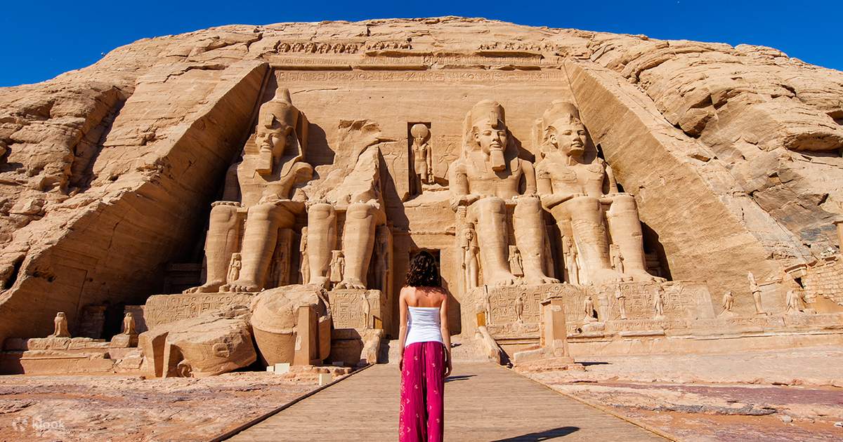 ทริปส่วนตัวแบบมีไกด์นำเที่ยวจากลักซอร์ (Luxor) สู่มหาวิหารอาบูซิมเบล